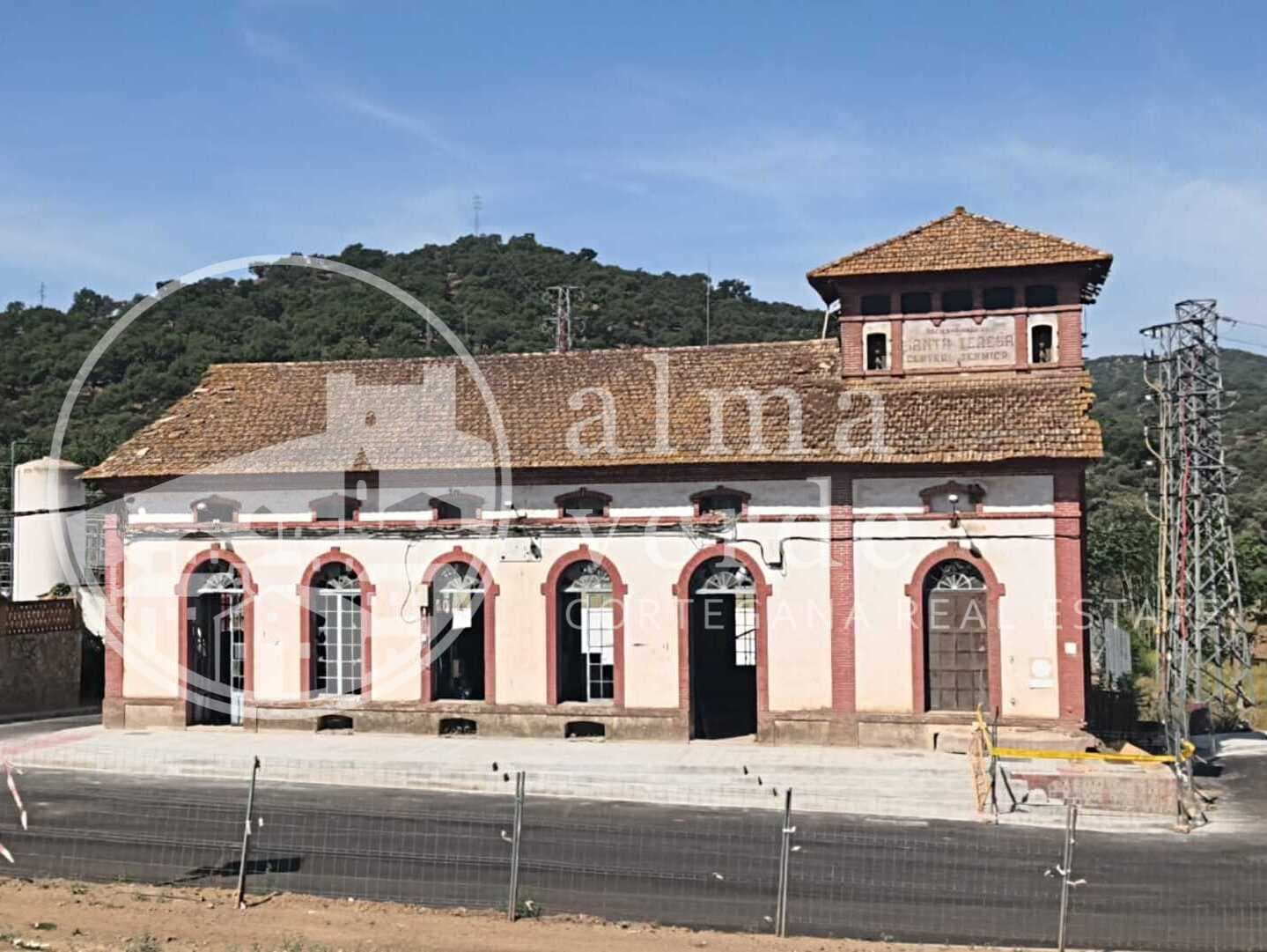 Casa céntrica de esquina frente a la estación - Image 3