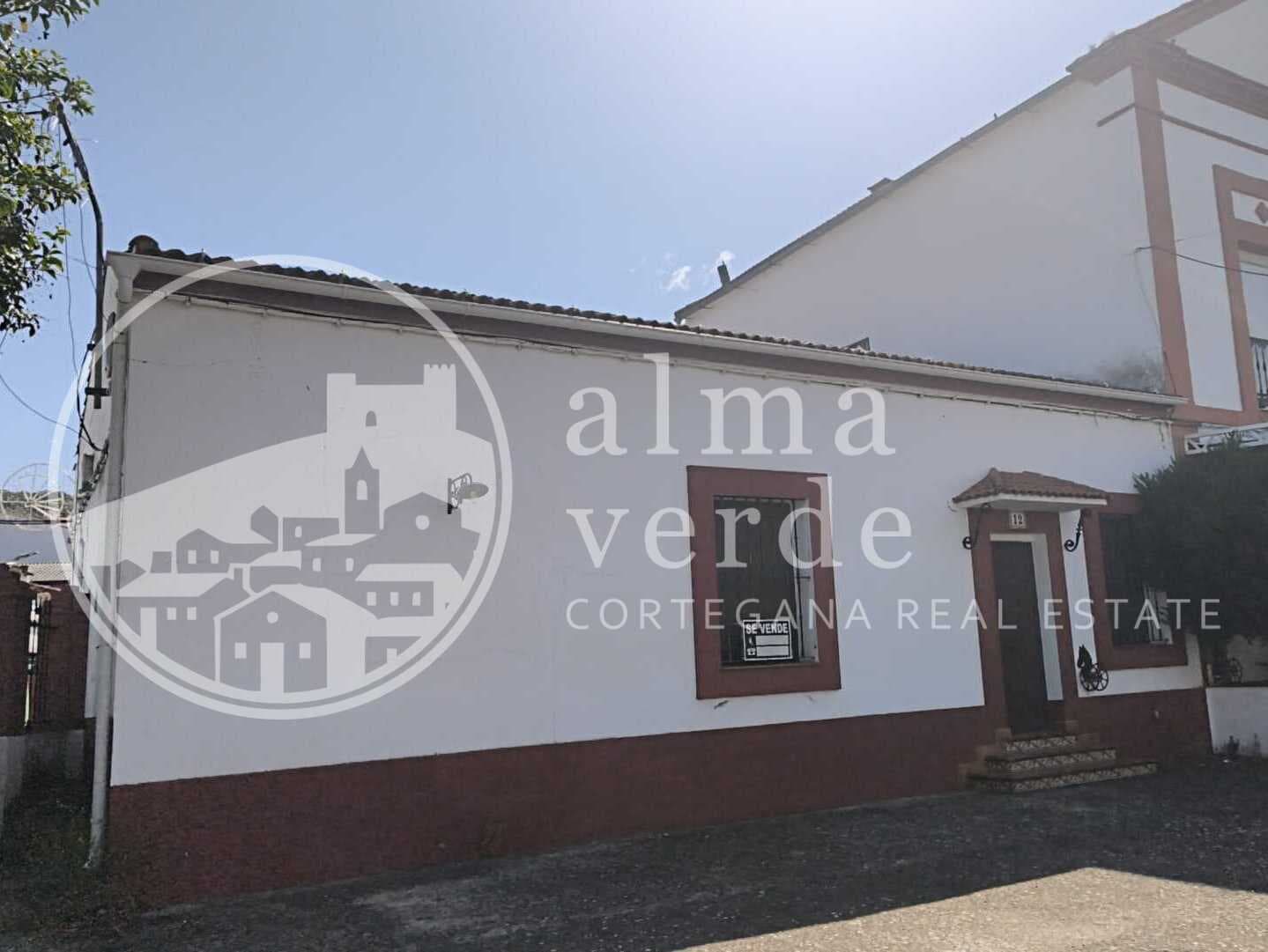Casa céntrica de esquina frente a la estación - Image 5