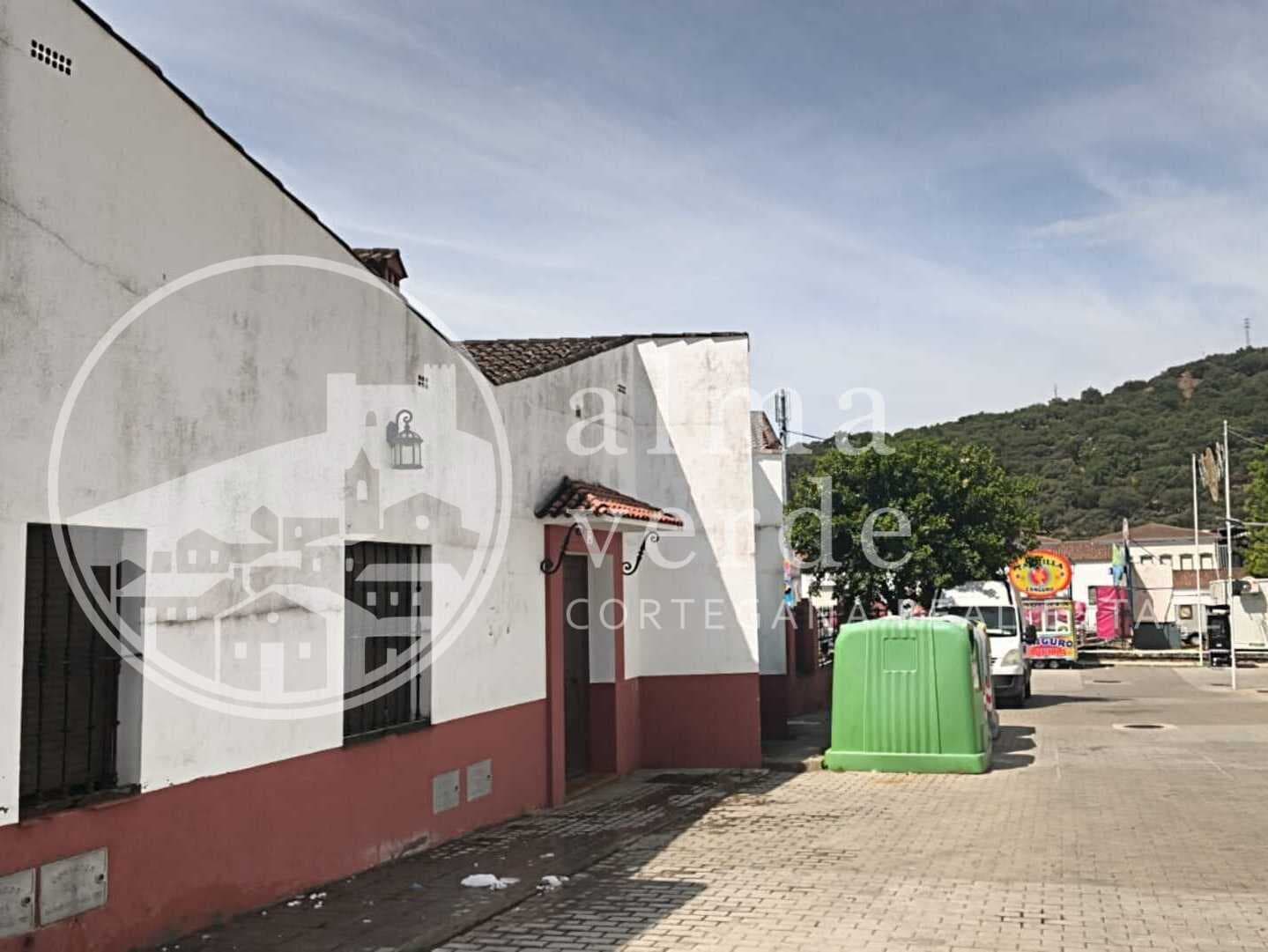 Casa céntrica de esquina frente a la estación - Image 4