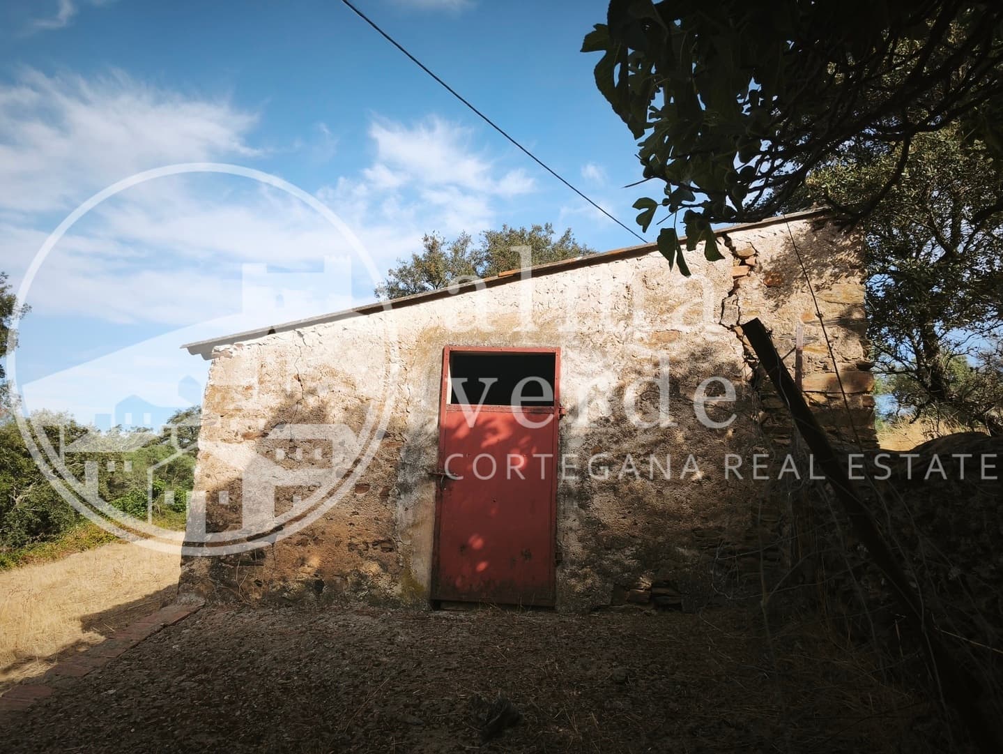 Privileged Location Just 5 Minutes from the Village - Image 9